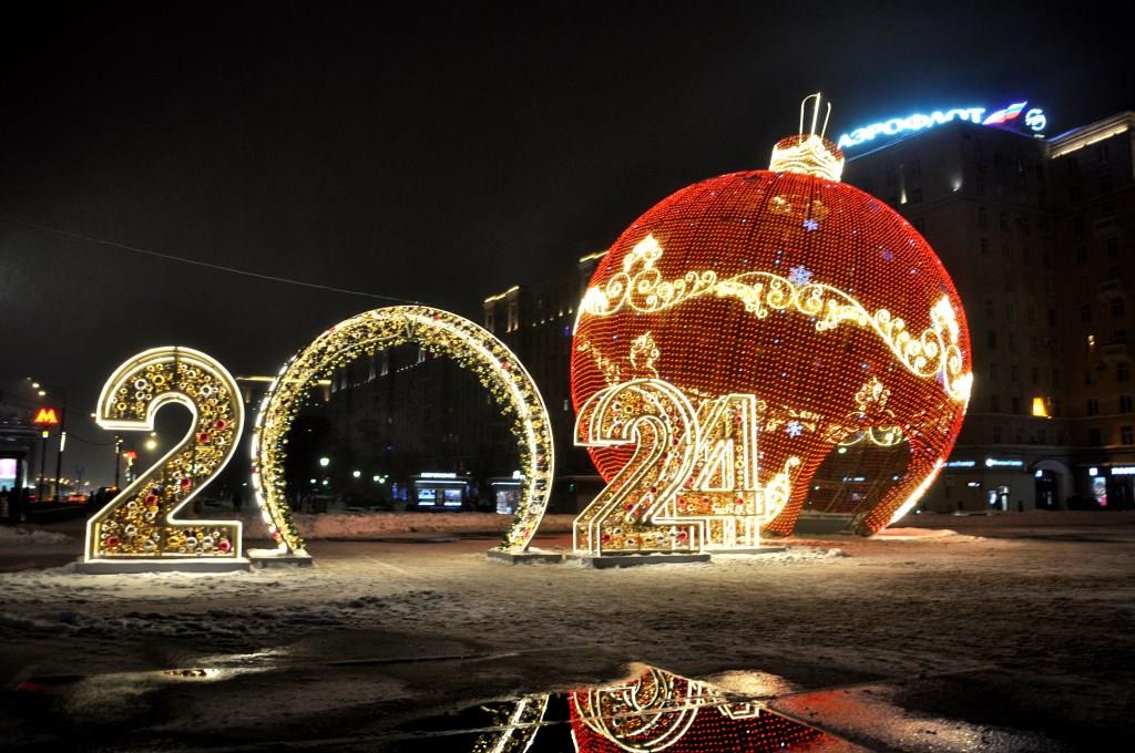 Москва встречает Новый год при полном параде - фото 1