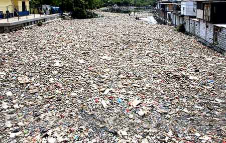 Пластиковая река в Индонезии. Экологическая катастрофа, у которой есть будущее, но оно хуже настоящего - фото 1