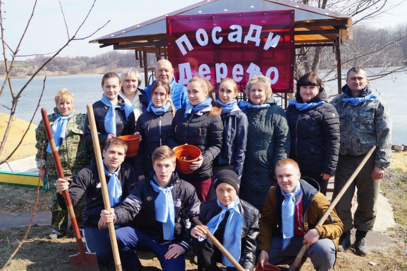 В Щигровском районе Курской области прошла акция «Посади дерево» - фото 1